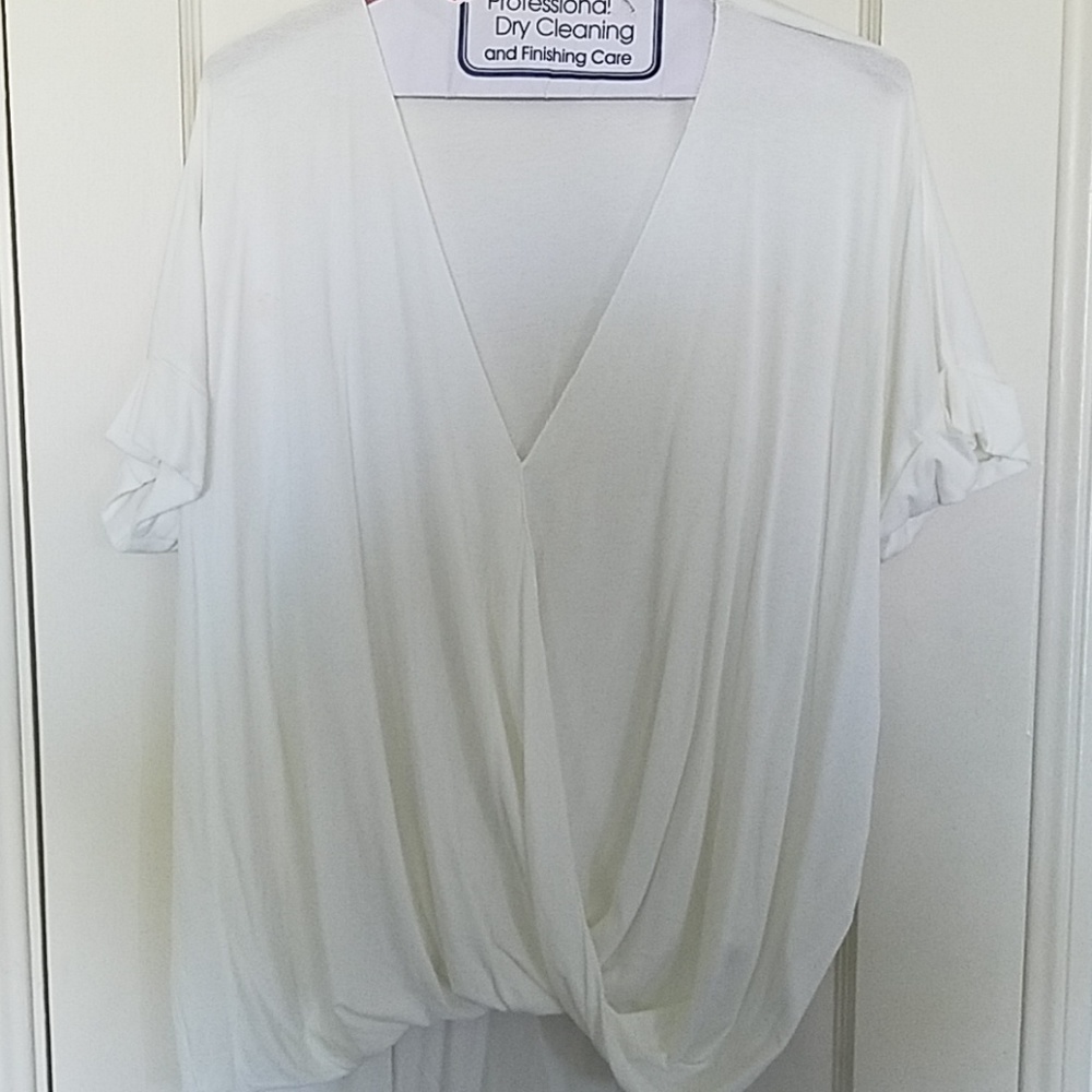 Flowy drape top🌻